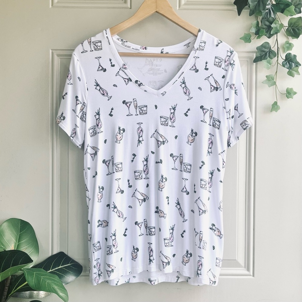 Apt. 9 Women’s Large Cocktail Print Short Sleeve V Neck Tee